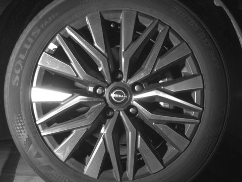Used 2025 Nissan Altima 2.5 SV FWD image 13