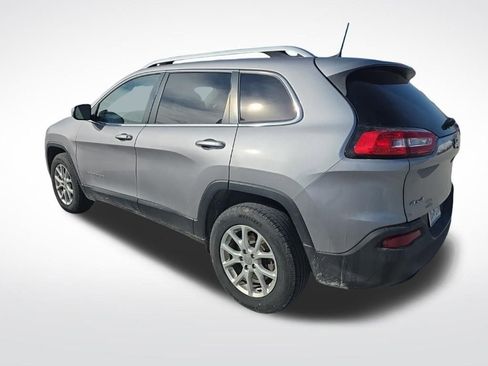 Used 2018 Jeep Cherokee Latitude w/ Cold Weather Group image 4