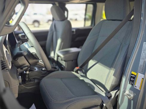 Used 2025 Jeep Wrangler Unlimited Sahara image 37