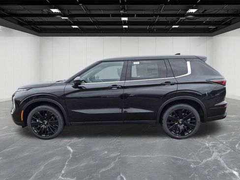 New 2026 Mitsubishi Outlander LE AWD/4WD image 2