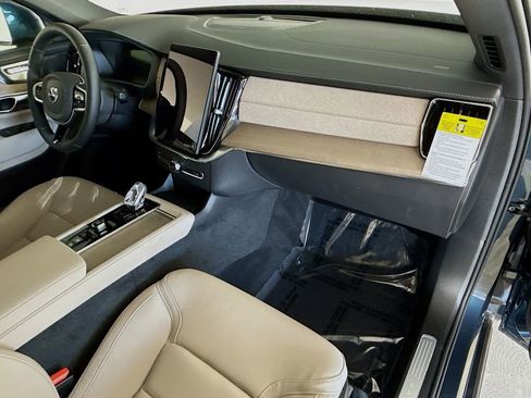 New 2026 Volvo XC90 B6 Plus w/ Protection Package Premier image 31