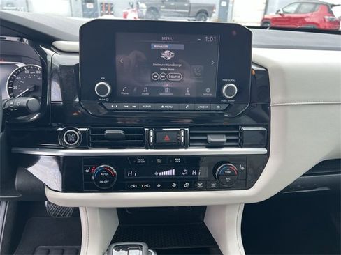 Used 2022 Nissan Pathfinder SV image 21