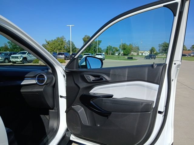 Used 2025 Chevrolet Trax LT w/ Driver Confidence Package FWD image 24