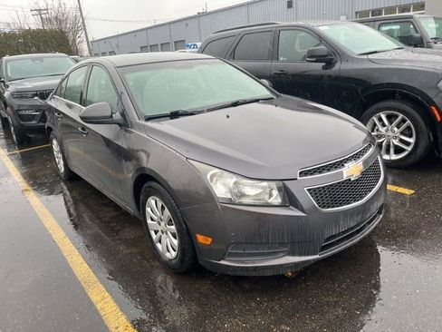 Used 2011 Chevrolet Cruze LT image 3