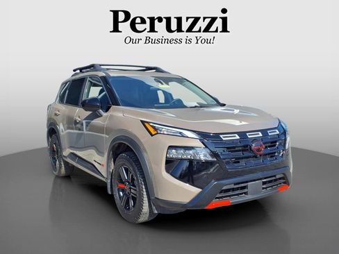 Used 2025 Nissan Rogue SV image 1