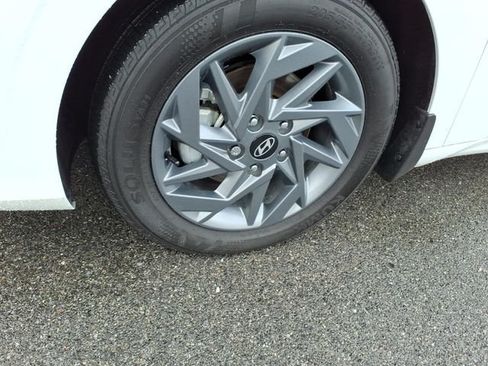 Used 2025 Hyundai Elantra Hybrid FWD image 5