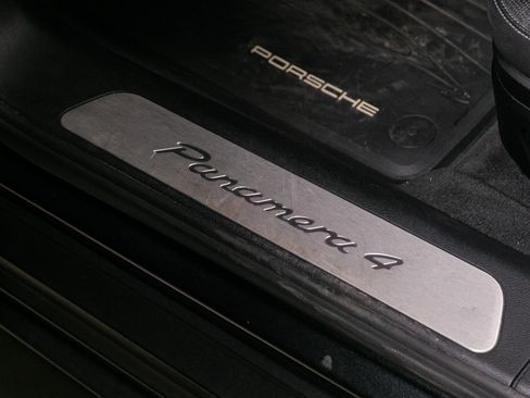 Used 2018 Porsche Panamera 4 image 24