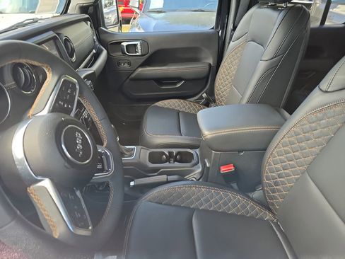 Used 2023 Jeep Gladiator Overland image 13