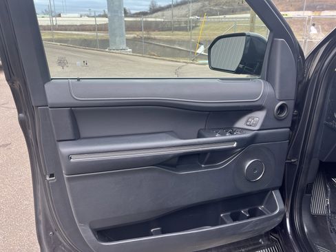 Used 2024 Ford Expedition XLT image 11