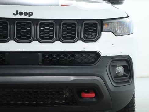 Used 2025 Jeep Compass Trailhawk AWD/4WD image 7
