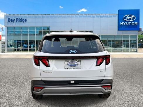 Used 2025 Hyundai Tucson SE AWD/4WD image 5