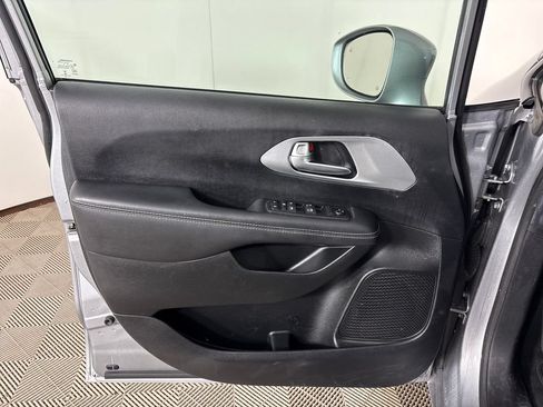 Used 2018 Chrysler Pacifica Touring Plus w/ S Appearance Package FWD image 12