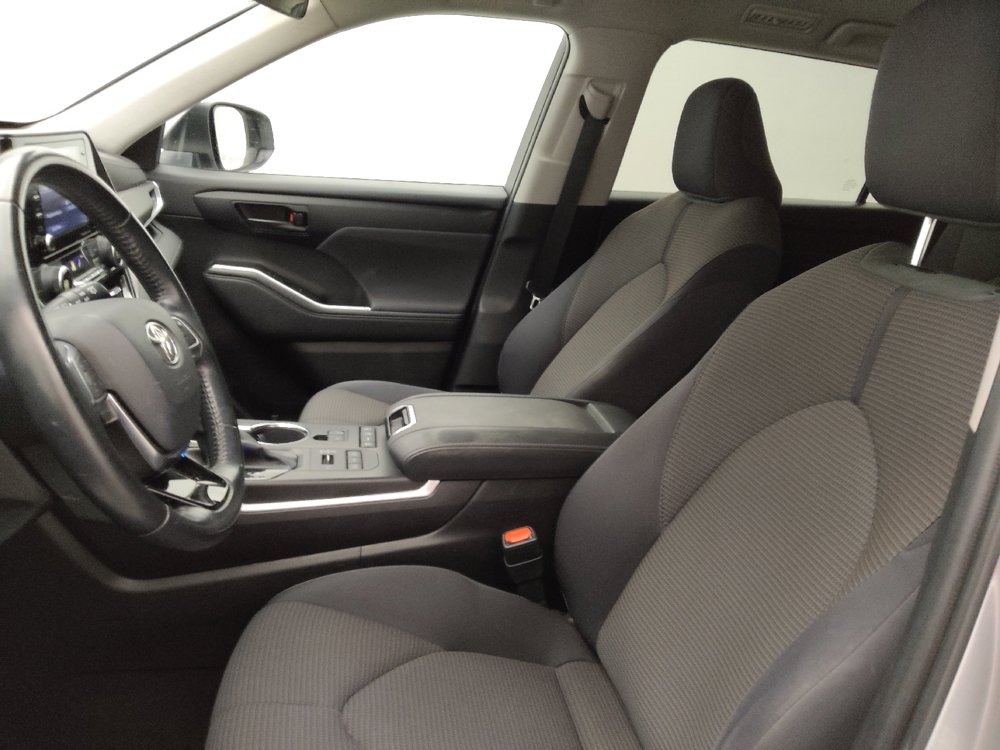 Used 2021 Toyota Highlander LE AWD/4WD image 17