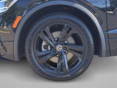 Used 2024 Volkswagen Tiguan SE R-Line FWD image 24