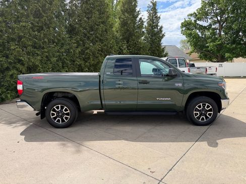 Used 2021 Toyota Tundra SR5 w/ TRD Off-Road Package AWD/4WD image 31