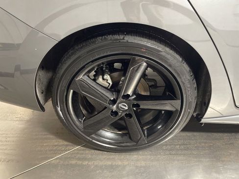 Used 2024 Nissan Sentra SR w/ SR Premium Package image 9