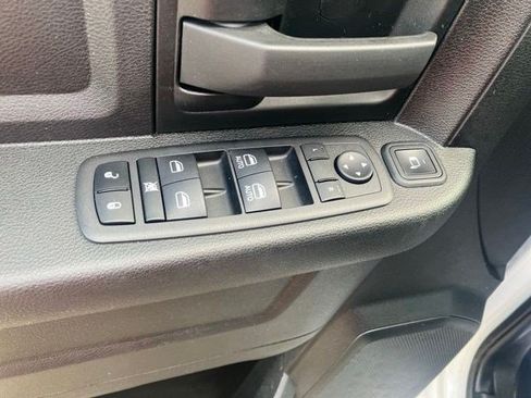 Used 2024 RAM 2500 Tradesman w/ Chrome Appearance Group AWD/4WD image 10