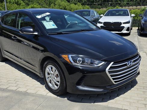 Used 2018 Hyundai Elantra SE FWD image 3