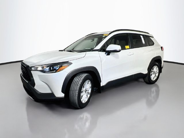 Used 2024 Toyota Corolla Cross LE w/ Moonroof Package FWD image 4