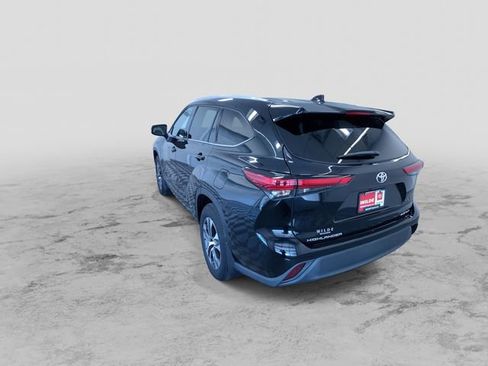 Used 2022 Toyota Highlander XLE image 8