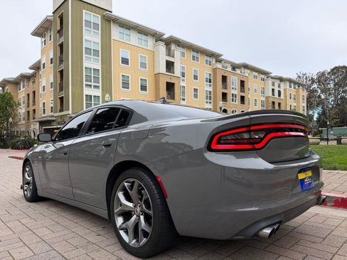 Used 2017 Dodge Charger R/T w/ Navigation & Travel Group RWD image 10