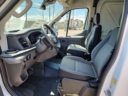 New 2025 Ford Transit 250 148 Medium Roof image 10