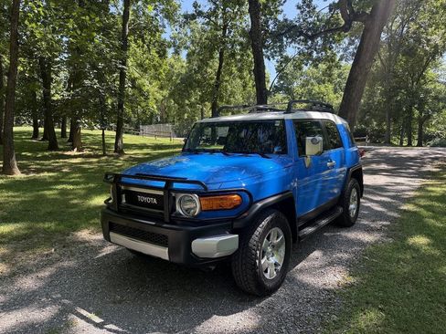 Used 2007 Toyota FJ Cruiser 4WD image 2