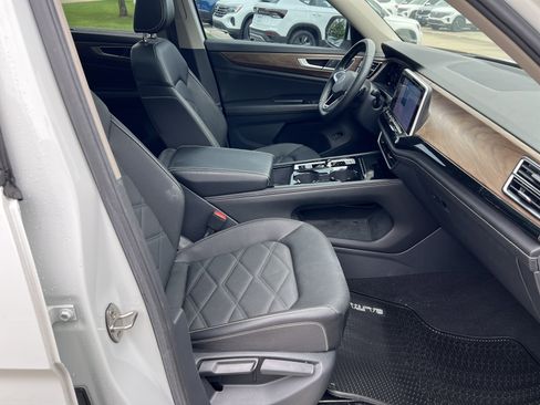 Used 2024 Volkswagen Atlas SE w/ Panoramic Sunroof Package FWD image 29
