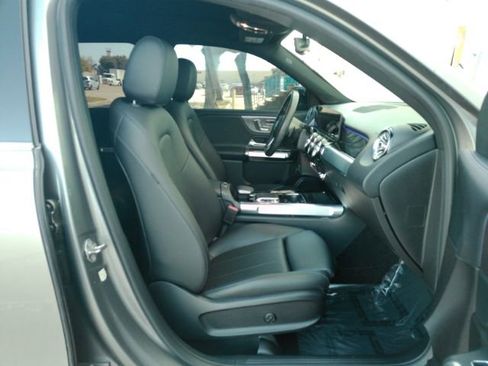 Used 2020 Mercedes-Benz GLB 250 w/ Premium Package image 23