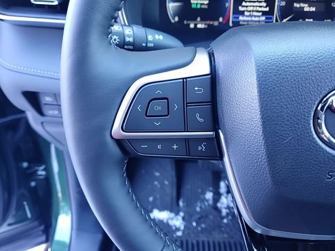 New 2025 Toyota Highlander Platinum image 14