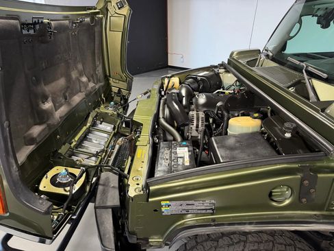 Used 2004 HUMMER H2 w/ Preferred Equipment Group AWD/4WD image 22