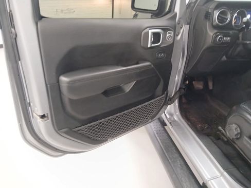 Used 2020 Jeep Wrangler Unlimited Sahara image 8