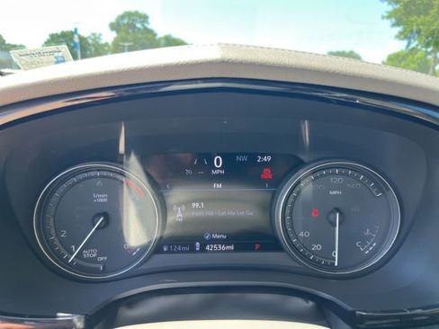 Used 2022 Cadillac XT6 Premium Luxury w/ Technology Package FWD image 22