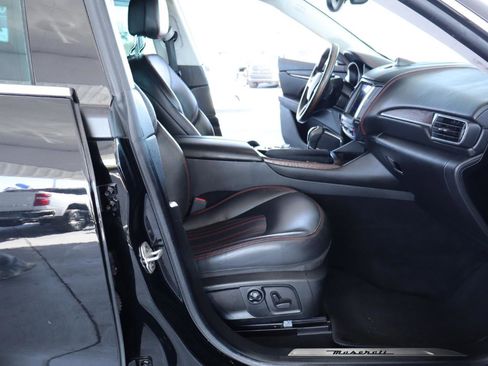 Used 2017 Maserati Levante w/ Luxury Package image 35