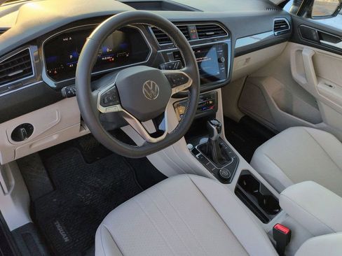 Used 2024 Volkswagen Tiguan SE image 15