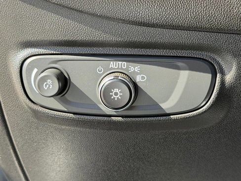 Used 2020 Chevrolet Equinox LT image 33