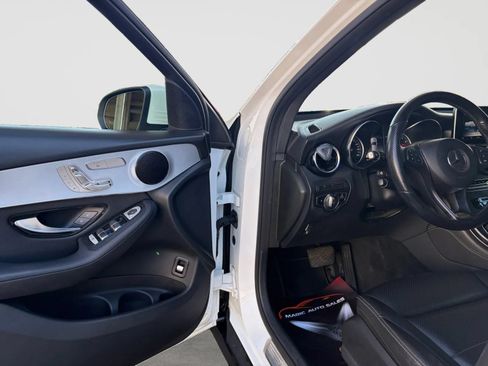 Used 2019 Mercedes-Benz GLC 300 4MATIC image 11