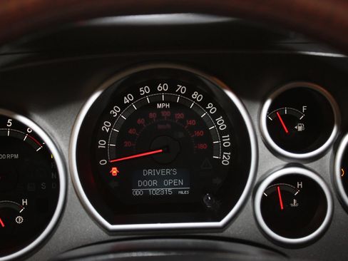Used 2014 Toyota Sequoia Platinum RWD image 11