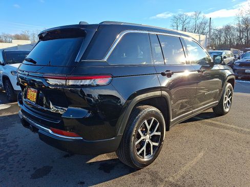 Certified 2023 Jeep Grand Cherokee Limited image 6