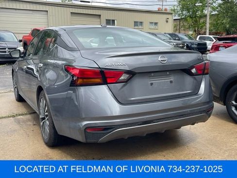 Used 2024 Nissan Altima 2.5 SV FWD image 2