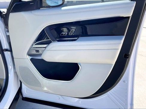 Used 2025 Land Rover Range Rover Long Wheelbase SE image 29