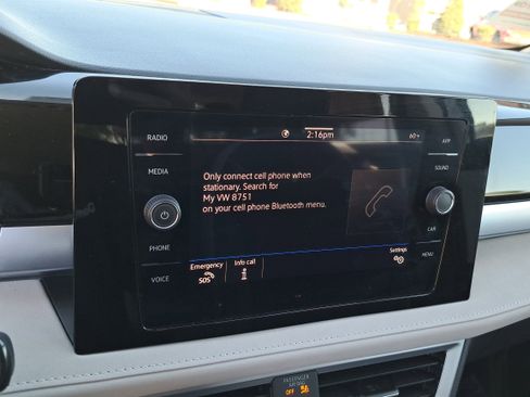 Certified 2025 Volkswagen Taos SE image 22