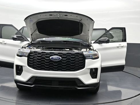 Used 2025 Ford Explorer ST-Line w/ Premium Package image 37