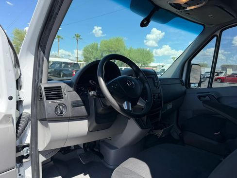 Used 2017 Mercedes-Benz Sprinter 2500 image 18