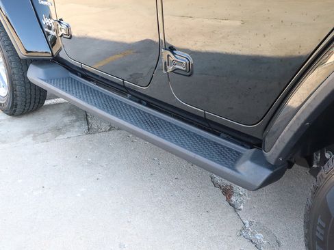 Used 2021 Jeep Wrangler Unlimited Sahara image 15