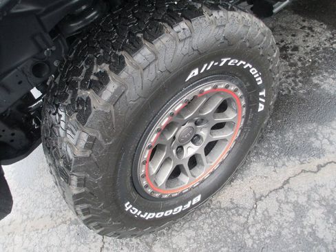 Used 2023 Jeep Wrangler Unlimited Rubicon w/ Steel Bumper Group image 12