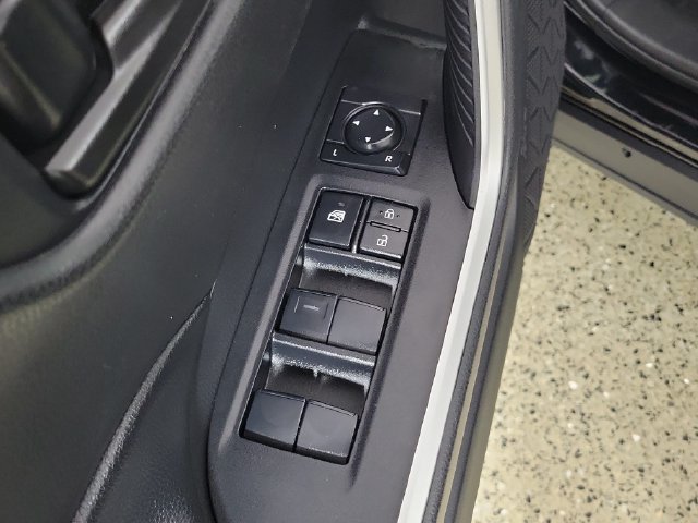 Used 2025 Toyota RAV4 LE AWD/4WD image 22