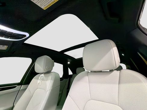 New 2026 Porsche Macan AWD/4WD image 23