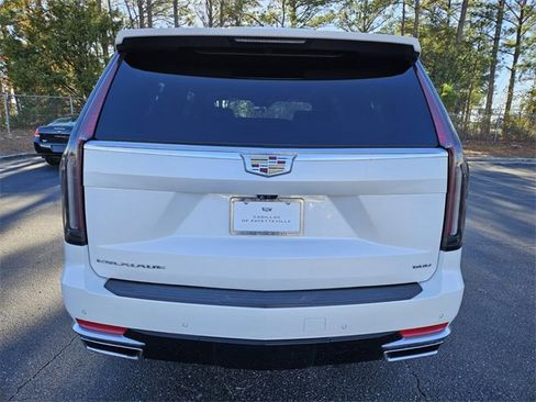 Used 2023 Cadillac Escalade ESV Premium Luxury image 6