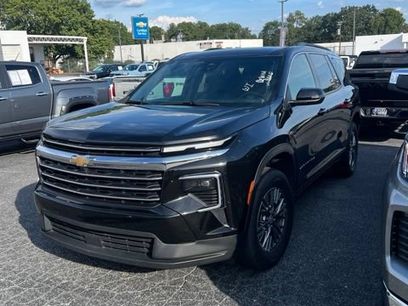 Used 2025 Chevrolet Traverse LT